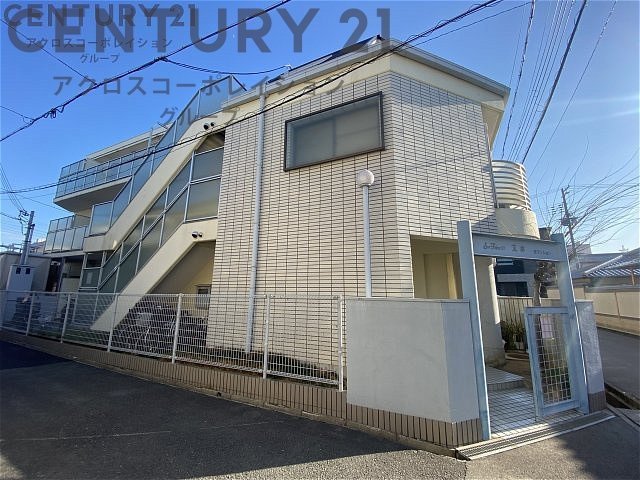 建物外観　敷地内に自転車置き場あります！