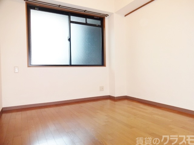 その他部屋・スペース　玄関を入って直ぐの洋室です。