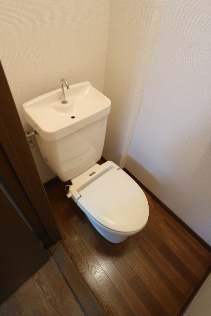トイレ　※写真は他号室です