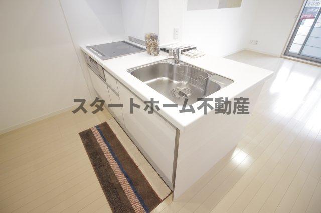 キッチン　コンパクトなキッチンで掃除もラクラク