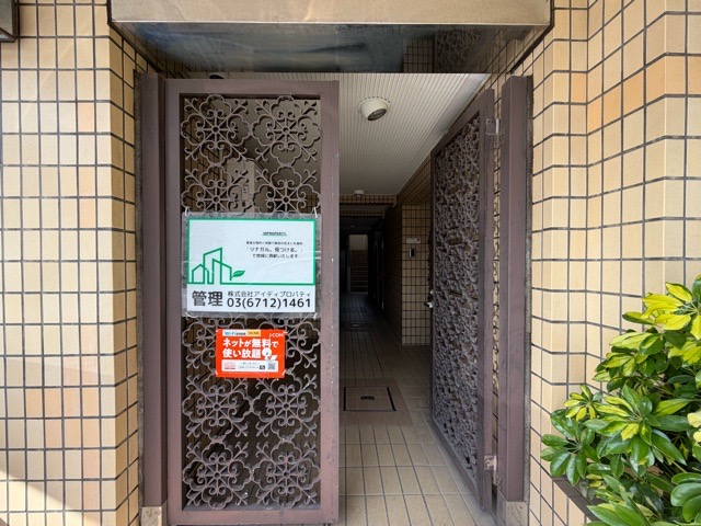 エントランス　建物の内部です