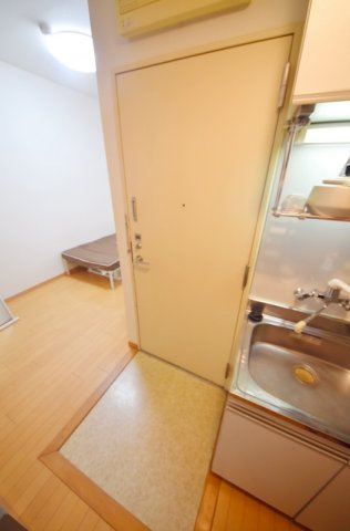 玄関　※別部屋の参考写真です。
