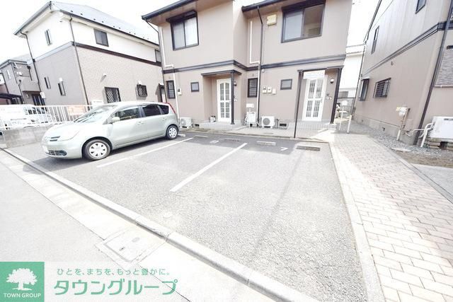 駐車場　お問い合わせはタウンハウジングまで