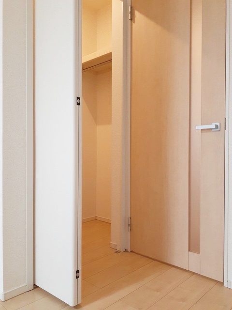 収納　ポール付きで使い勝手の良いクローゼット♪