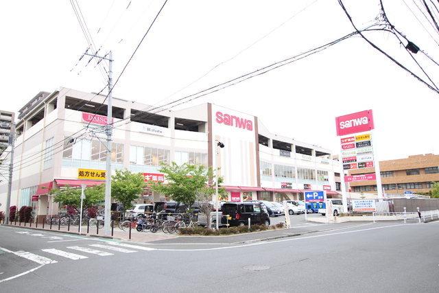 スーパー　スーパー三和富士見店（スーパー）まで800m
