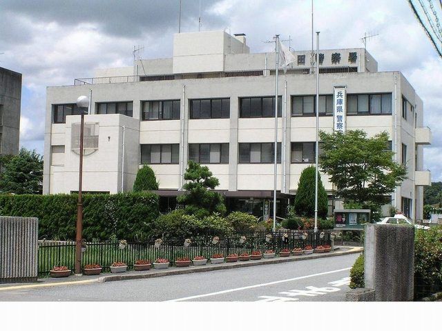 警察署・交番　三田警察署様（警察署・交番）まで900m