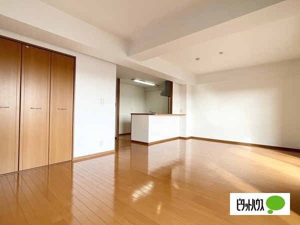 居室・リビング　同物件別部屋