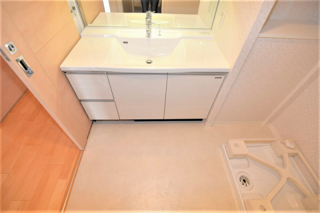 洗面設備　写真は同マンションの他のお部屋のものです