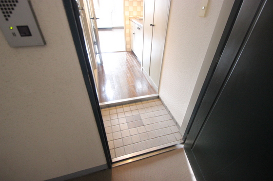 玄関　※別号室の写真です