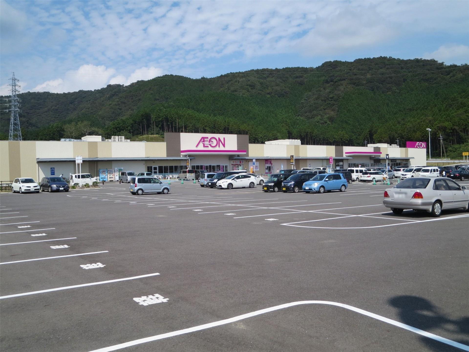 スーパー　イオン多々良店（スーパー）まで949m