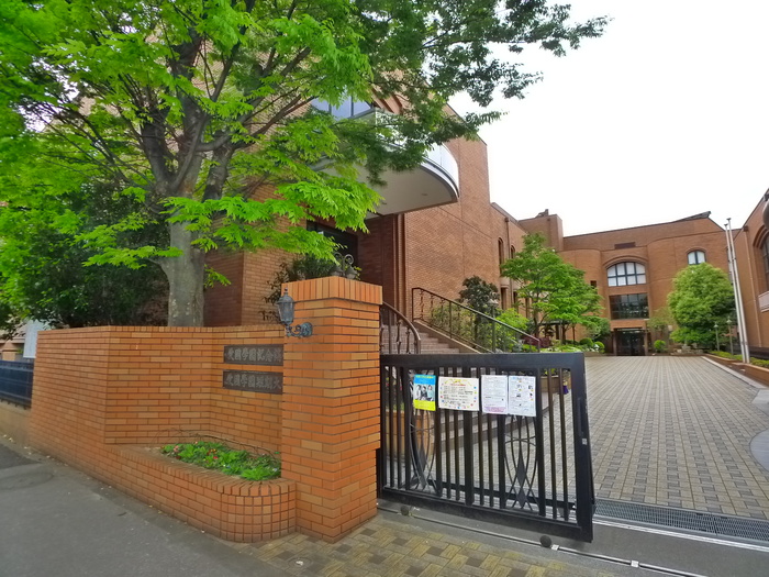 大学・短大　愛国学園短大（大学・短大）まで50m