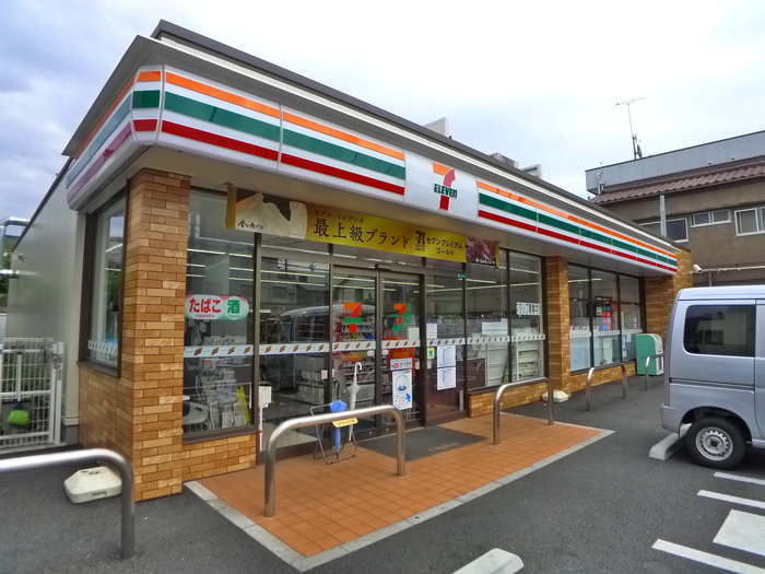 コンビニ　セブンイレブン（コンビニ）まで240m
