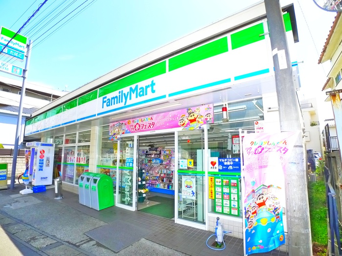 コンビニ　ファミリーマート（コンビニ）まで335m