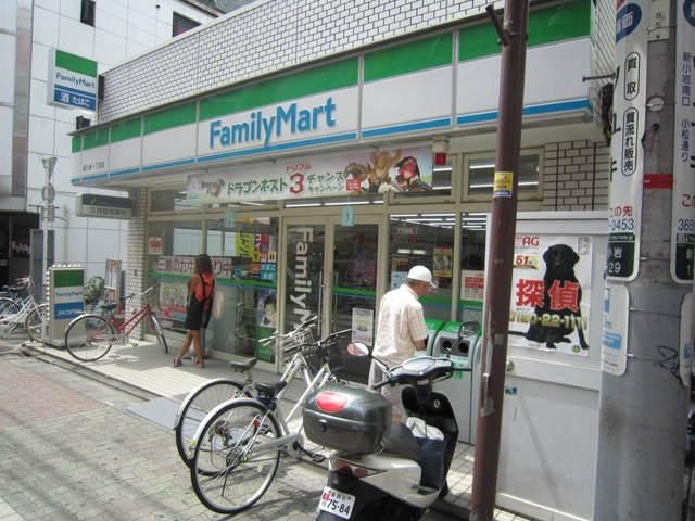 コンビニ　ファミリーマート（コンビニ）まで500m