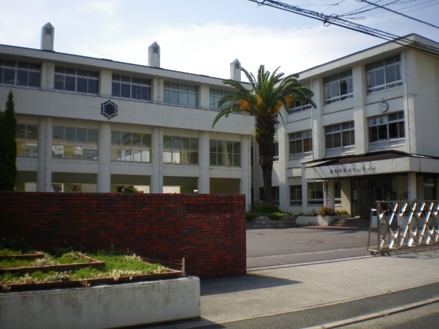 小学校　広島市立楽々園小学校（小学校）まで825m
