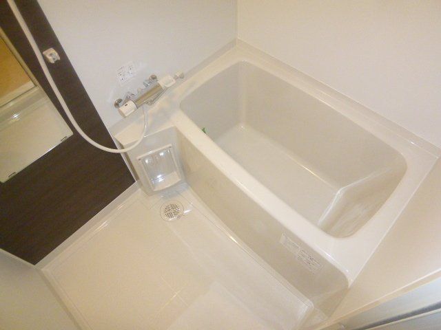 バス・シャワールーム　広めの浴室です。