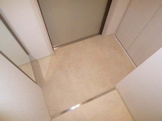 玄関　玄関です。シューズボックスがあります。
