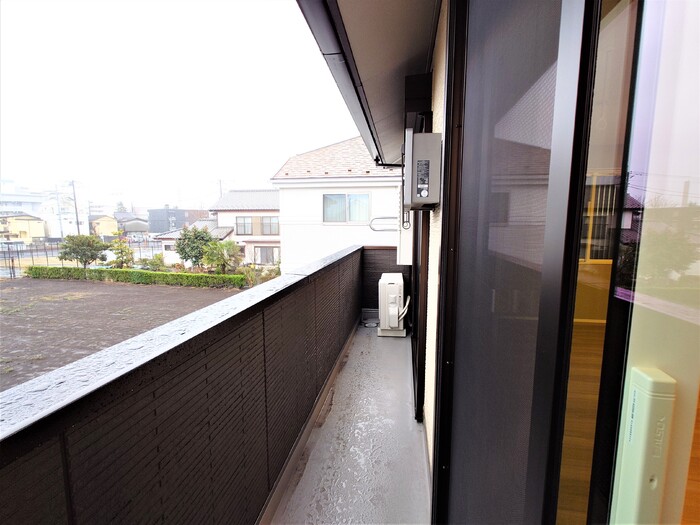 バルコニー　写真は同建物の別部屋を参考に掲載しております。