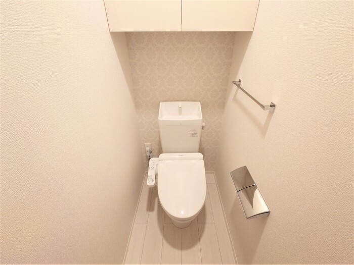 トイレ　写真は同建物の別部屋を参考に掲載しております。