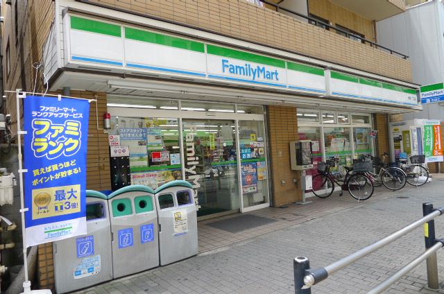 コンビニ　ファミリーマート（コンビニ）まで110m