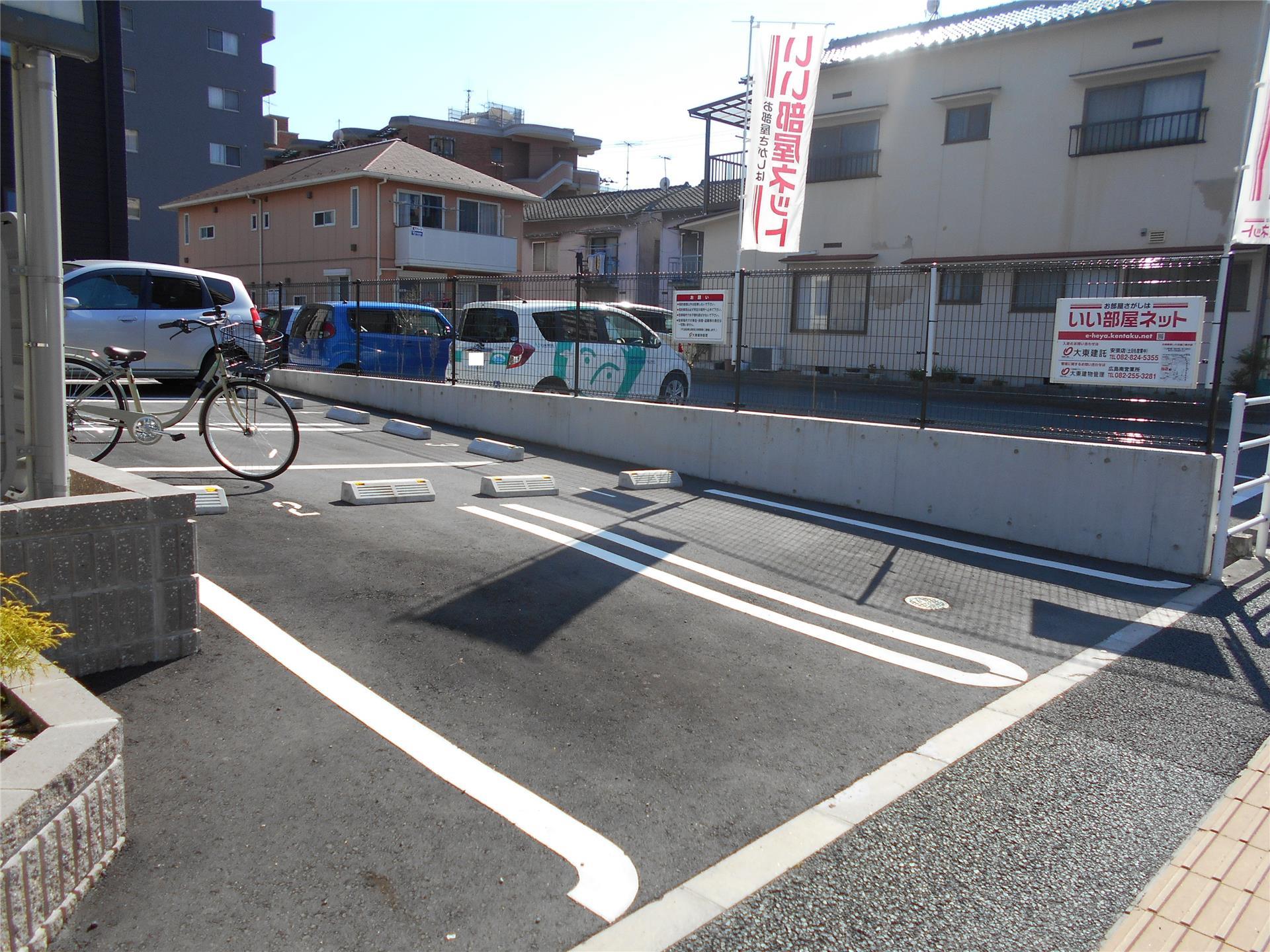 駐車場　2重白線で駐車のしやすい駐車場です！