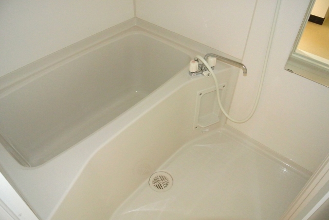 バス・シャワールーム　嬉しいバス・トイレ別タイプ