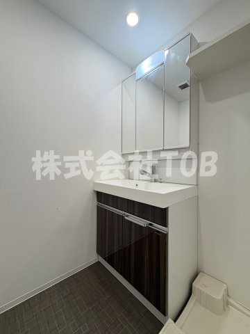 洗面設備　3面鏡シャンプードレッサー※クリーニング完了前※