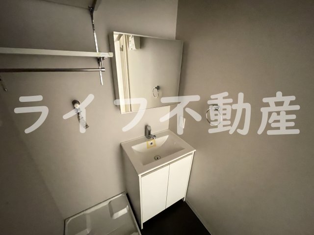 洗面設備　独立洗面台、朝の身支度には欠かせません