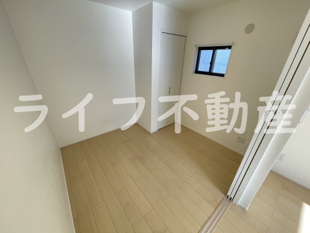 居室・リビング　個人の部屋や寝室として使える洋室です