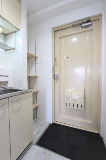 玄関　※掲載写真は同マンション別部屋参考写真となります。