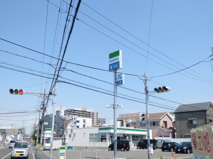 コンビニ　ファミリーマート（コンビニ）まで172m
