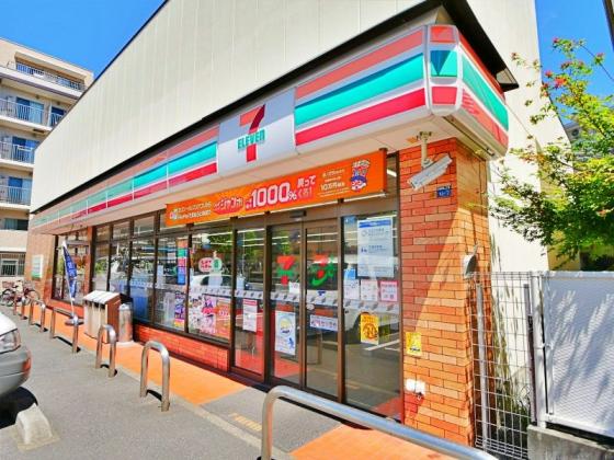 コンビニ　セブンイレブン　板橋赤塚新町２丁目店（コンビニ）まで305m