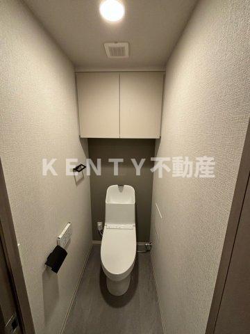 トイレ　落ち着いた色調のトイレです