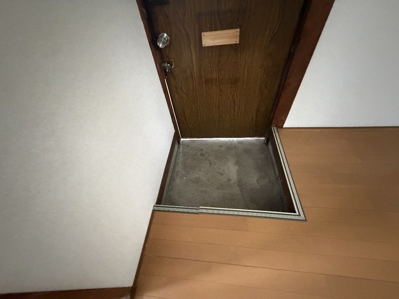 山下町貸アパートの玄関写真