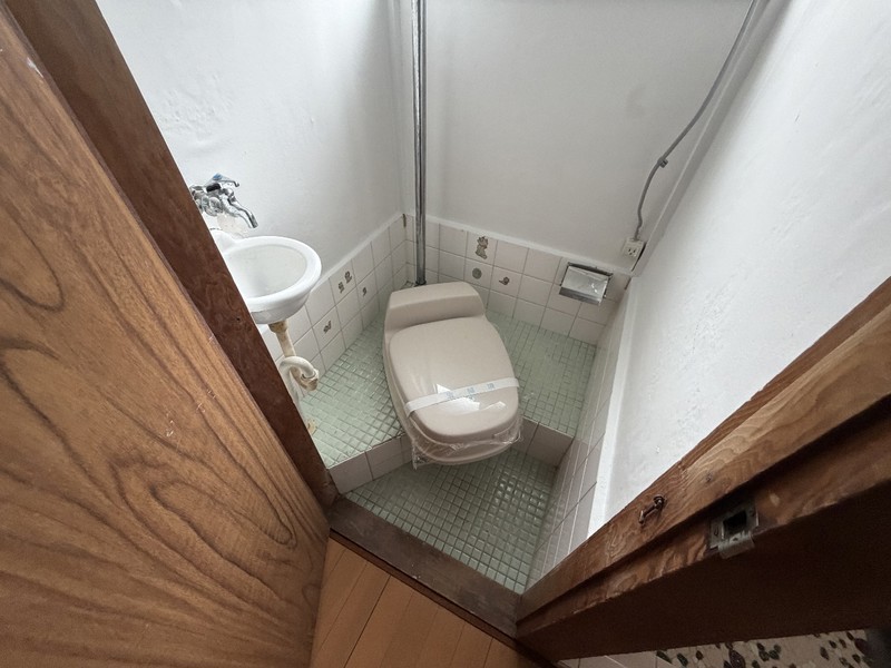 山下町貸アパートのトイレ写真