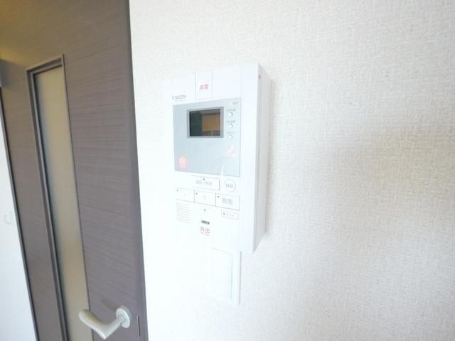 セキュリティ　★モニタ付インターホンなので応対も安心です★