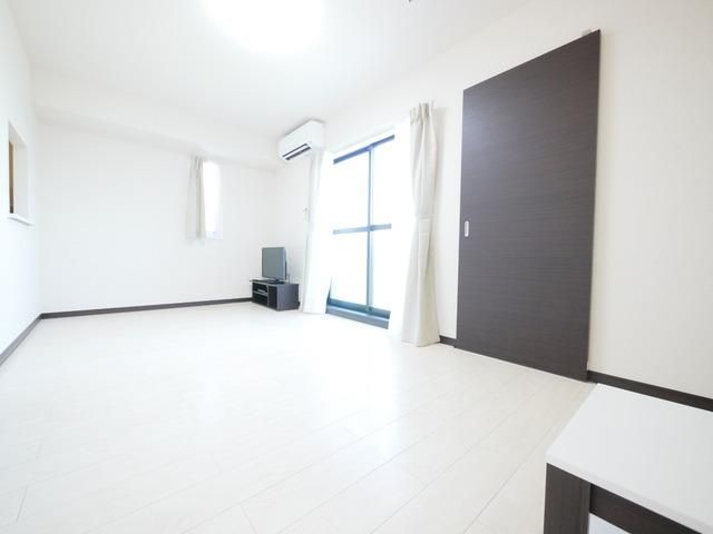 居室・リビング　★8.2帖のフローリングのお部屋です★