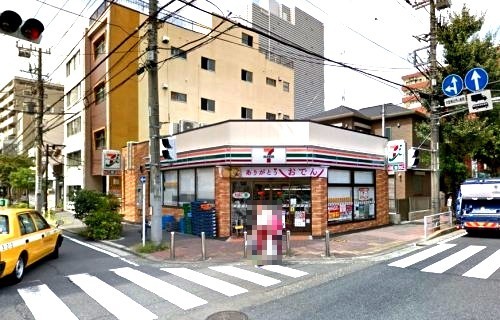 コンビニ　セブン-イレブン 横浜南吉田町４丁目店（コンビニ）まで205m