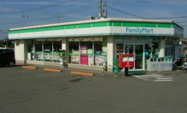 コンビニ　ファミリーマート泉佐野日根野店（コンビニ）まで752m