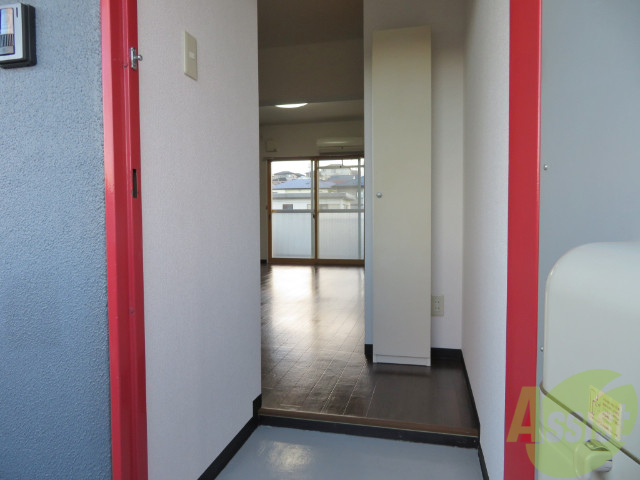 玄関　玄関の様子です。明るい印象ですね。気分もあがりそう。
