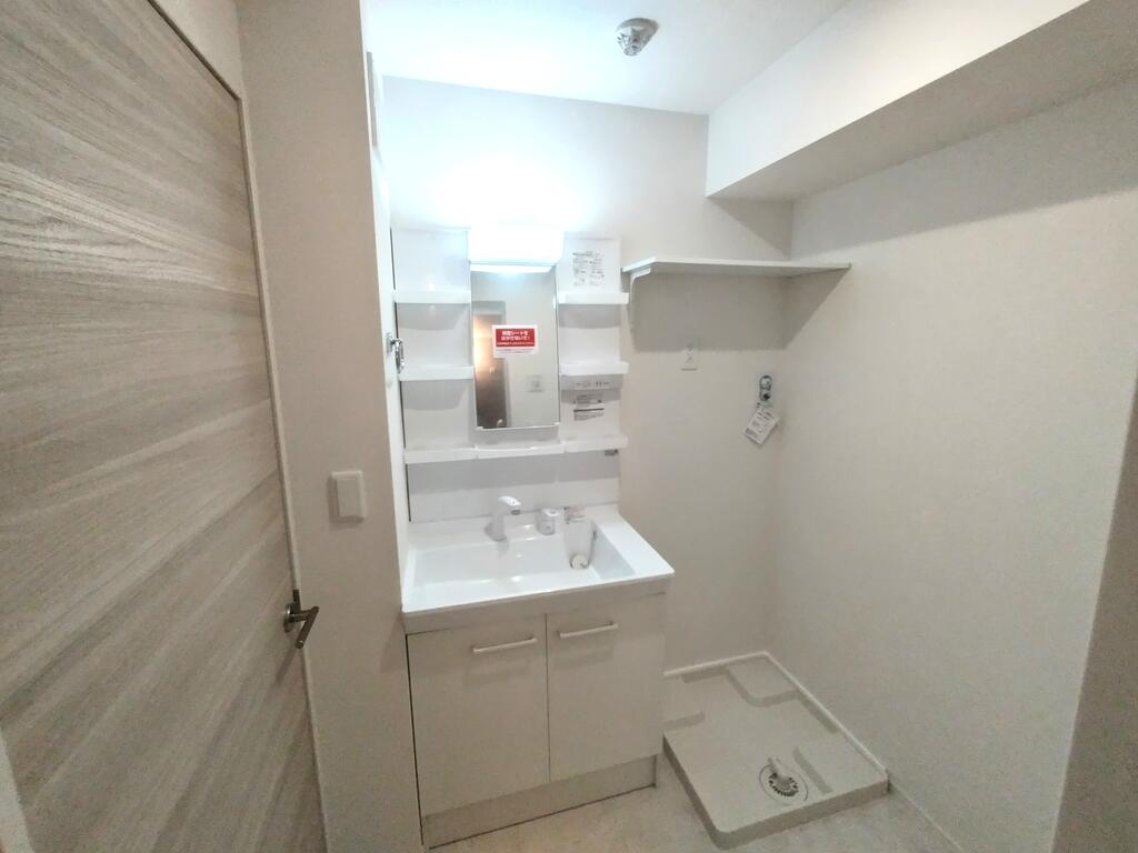 洗面設備　同物件・別部屋の写真です