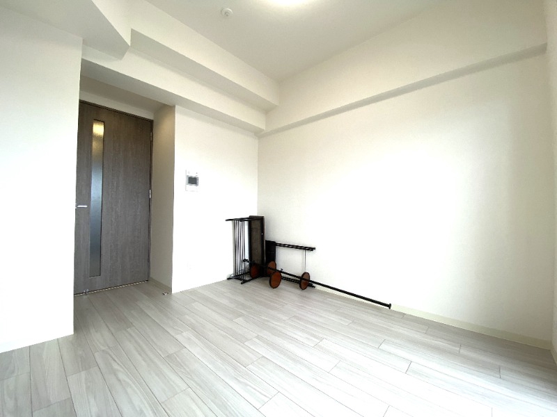 居室・リビング　白を基調にした明るいお部屋です。