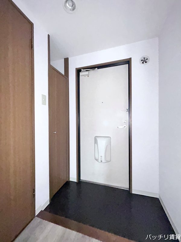 玄関　同間取の為、現状を優先いたします。
