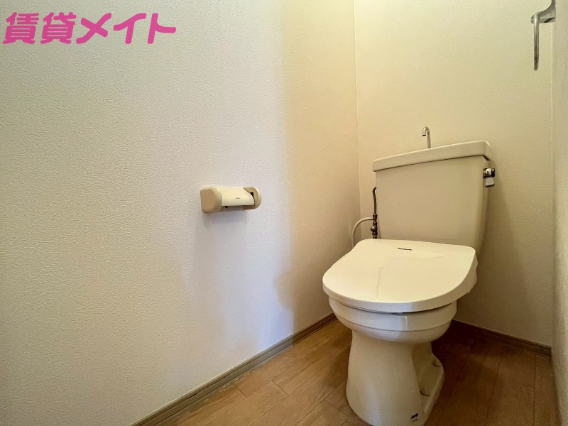 トイレ　別部屋反転同型タイプ