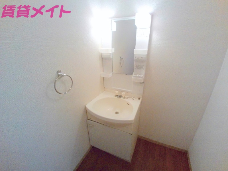 洗面設備　別部屋反転同型タイプ