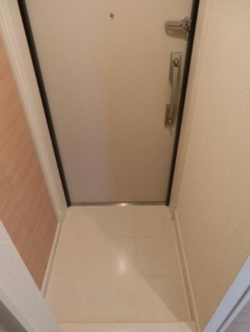 玄関　☆左手に洗濯機置き場☆