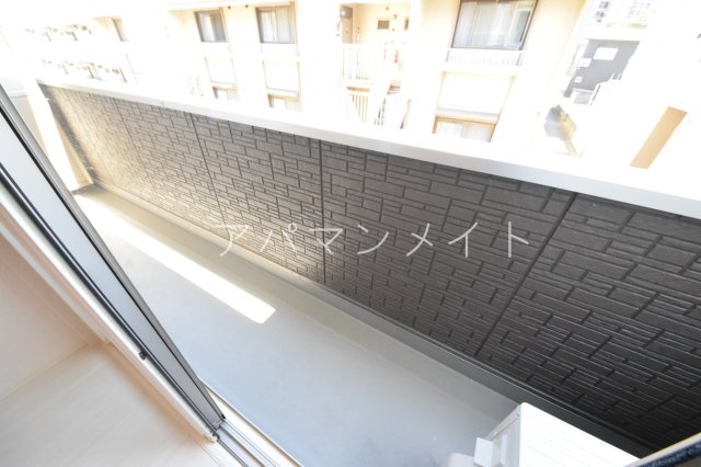 バルコニー　陽当たり良好なバルコニーです