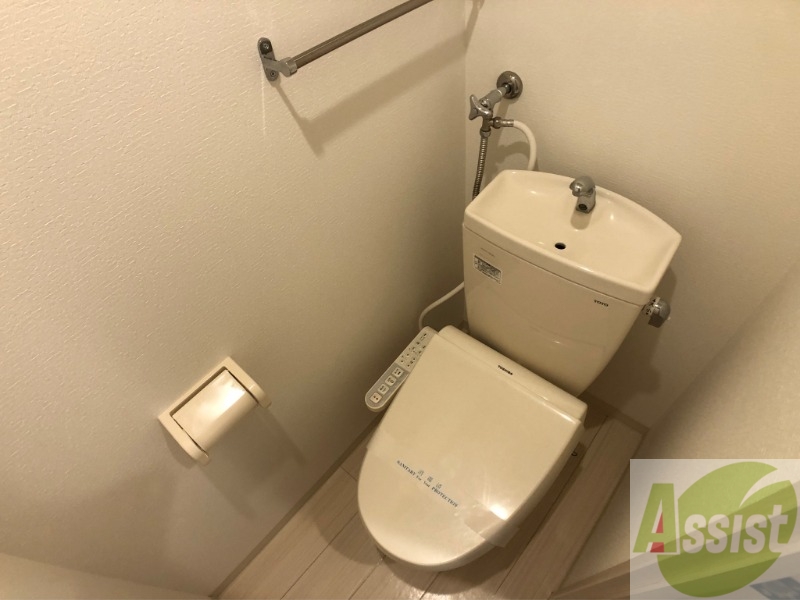 トイレ　ウォシュレット機能がついたトイレ。安心して使用できますね。