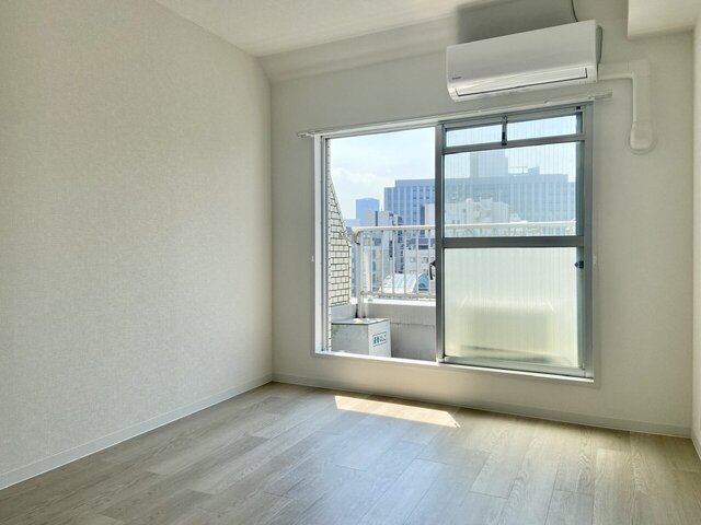 その他部屋・スペース　洋室にもエアコン付きです。