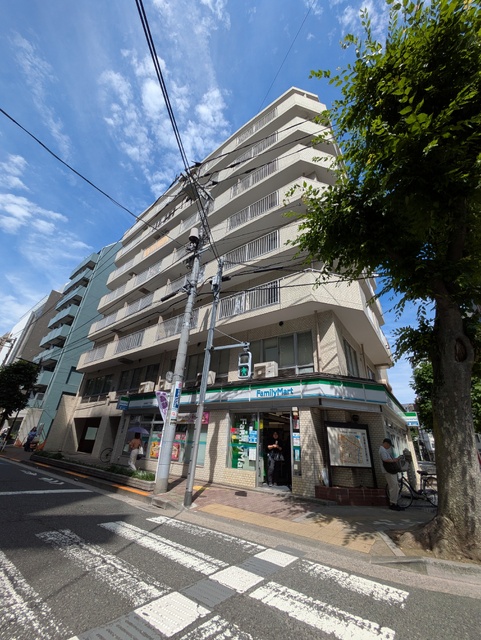 建物外観　１階はコンビニで便利です